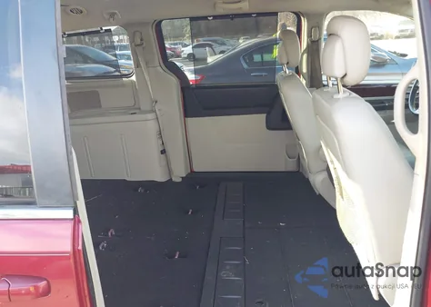 2010 Chrysler Town & Country Touring Plus from USA, damaged, VIN 2A4RR8DX6AR330679